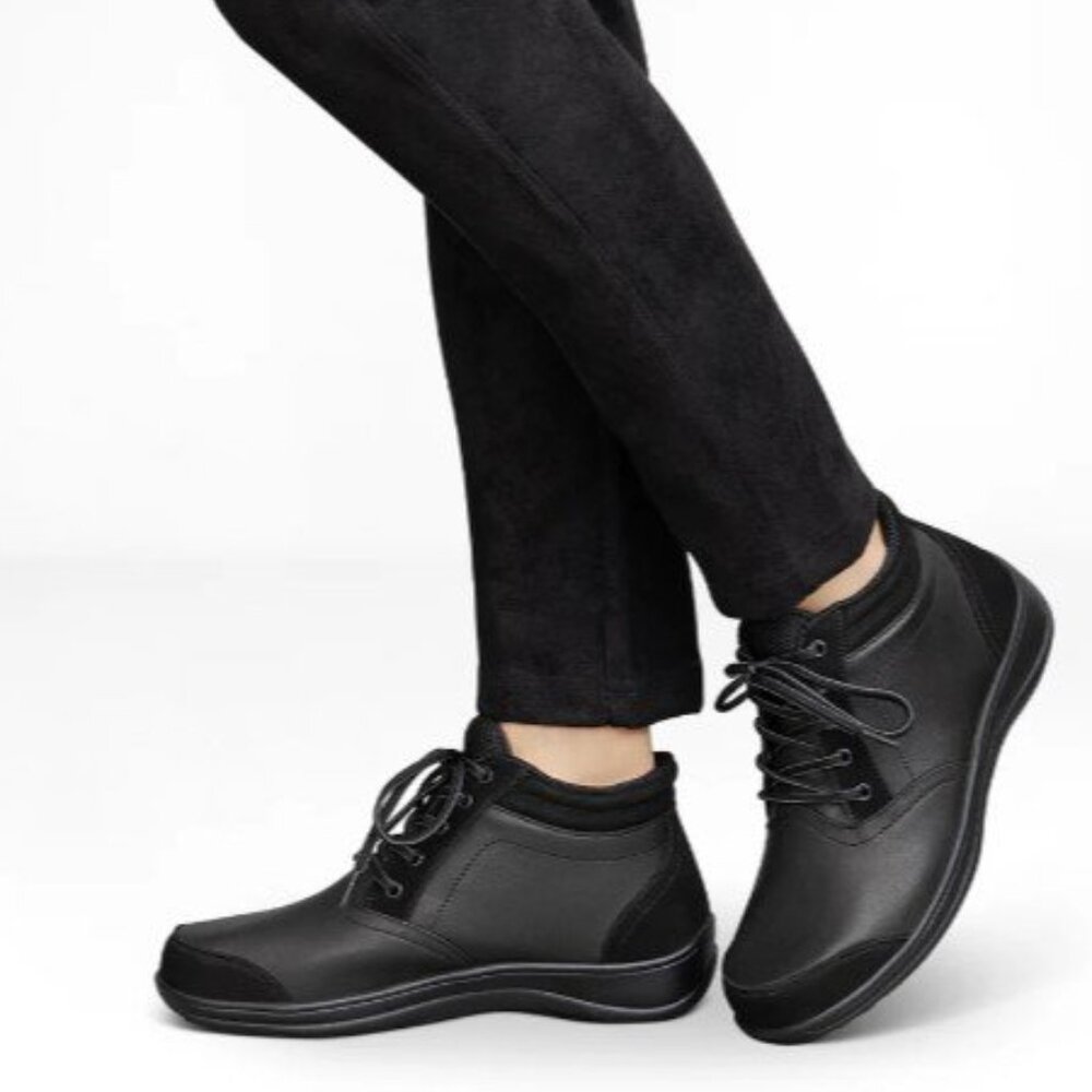 Milano Ankle Boot Shoe Women's Sz 9 X-Wide (2E) New in box